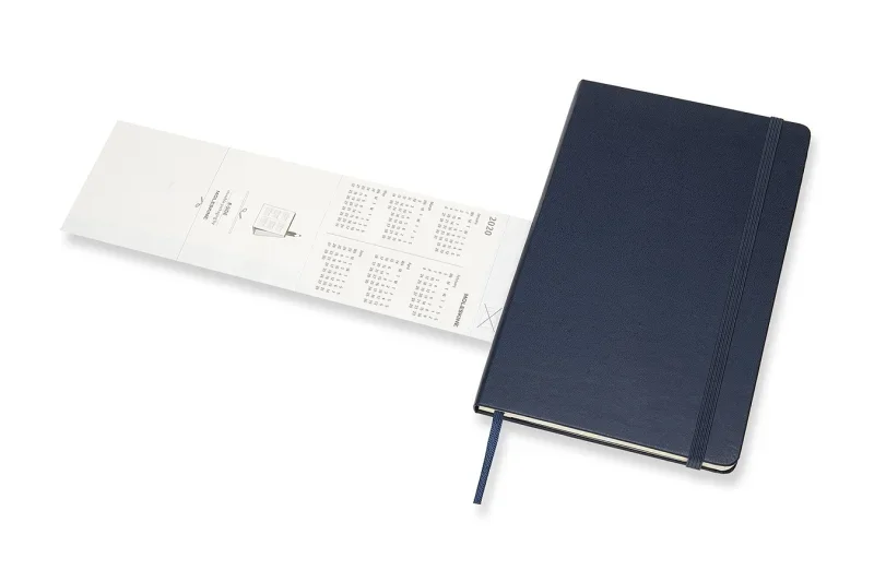 MOLESKINE Határidőnapló 2025/26 18 hónap, heti, kemény borítású, zafír kék (L)