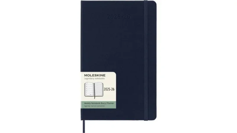 MOLESKINE Határidőnapló 2025/26 18 hónap, heti, kemény borítású, zafír kék (L)