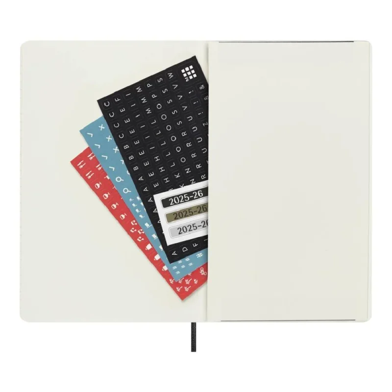 MOLESKINE Határidőnapló 2025/26 18 hónap, heti, puha borítású, fekete (L)